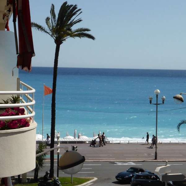 Nice Centre- Apartment with balcony and stunning sea view in the golden square.