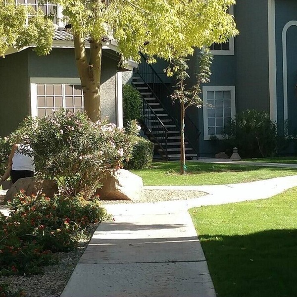 Nice, comfortable, quiet, ground floor condo. UNIT #123 on Kyrene Rd.