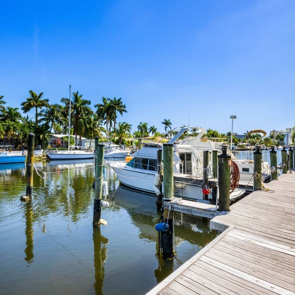 Nice Dock view Getaway