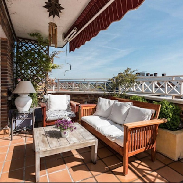 Nice duplex penthouse in the center of Majadahonda overlooking the Madrid skyline.