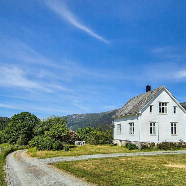 Nice home in Eikelandsosen with WiFi
