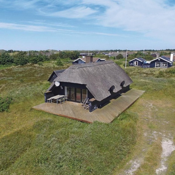 Nice home in Hvide Sande with ethernet internet