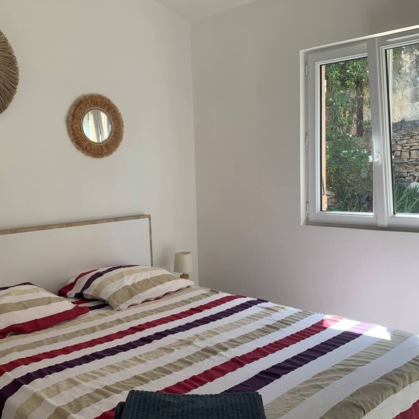 NICE STUDIO WITH OUTSIDE, AIR CONDITIONING, FREE PARKING NEAR LA CIOTAT