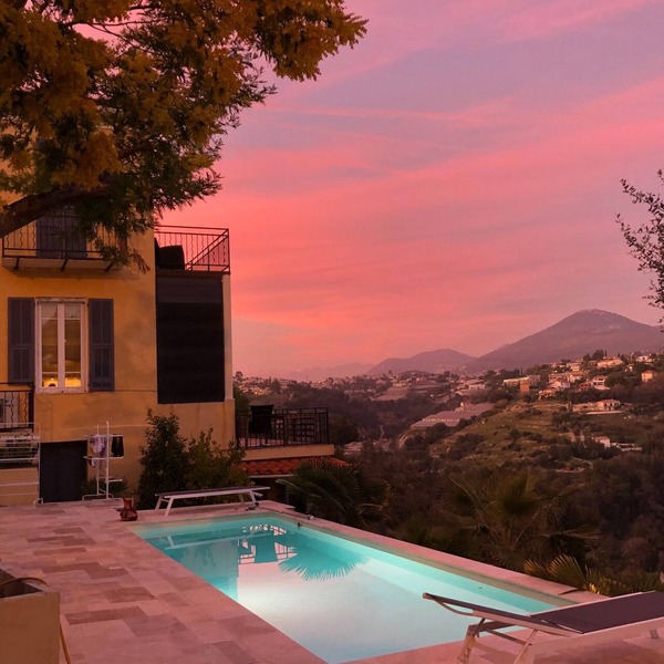 Nice villa, beautiful mountain and sea views, private heated pool. Parking