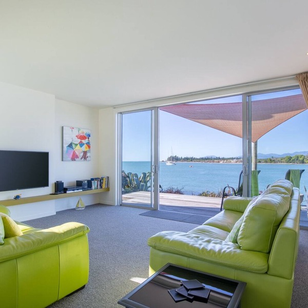 No1, Water front relaxation