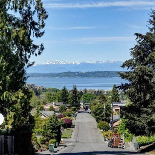 NON SMOKING Private Suite in Edmonds Bowl w Sound view.