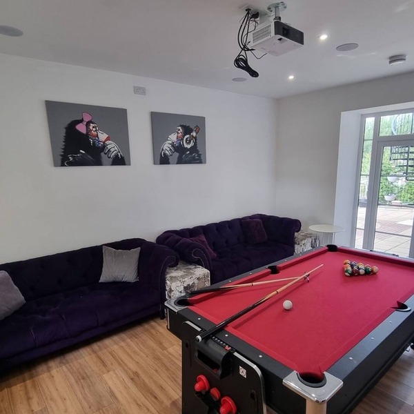 North Devon exquisite 9-bedroom Villa with hot tub, games room and large garden