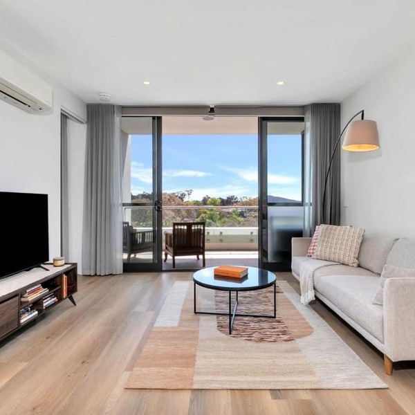 North-Facing Apartment with Telstra Tower Views - Hosted by Canstay