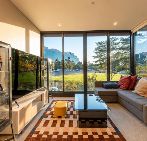 North Ryde 2BR Study, Metro, Parking, Pool