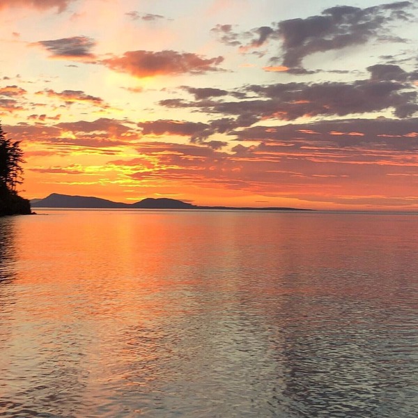 North Shore Retreat: Community Dock, Beach, Tennis, Pickleball Courts