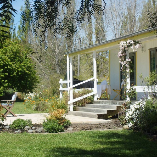Northala Cottage; your private self-contained home - FREE Wi-Fi