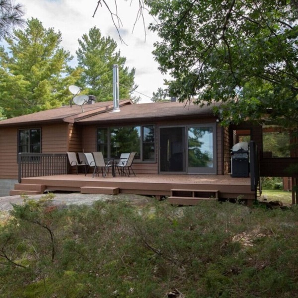Northern Hideaway - 3 bedroom 4 season Home