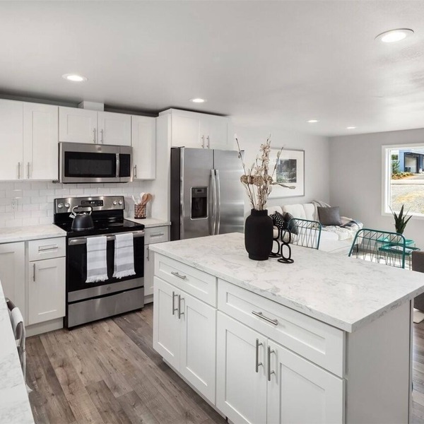 Northside Seattle 4 bedrooms Comfort House-Easy Access I-5, Light Rail Station
