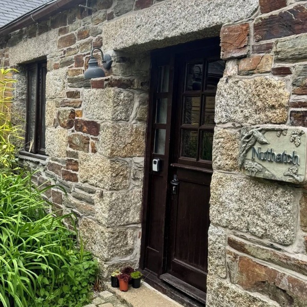 Nuthatch - Traditional Cornish Stone Cottage