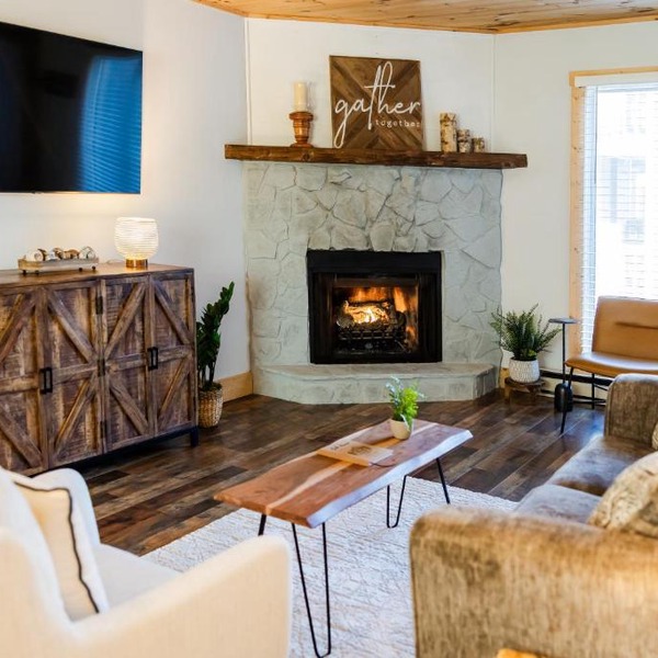 Oak Haven Condo - Downtown Blowing Rock Fully Stocked with 2 King Beds