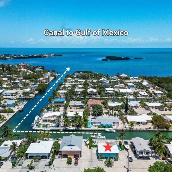 Oasis Canal-Front Home: Pool, Dock, BBQ, Wide Canal Boat Access, and more!