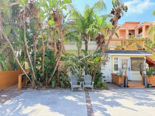 "Oasis" Historic Beachside Cottage Retreat