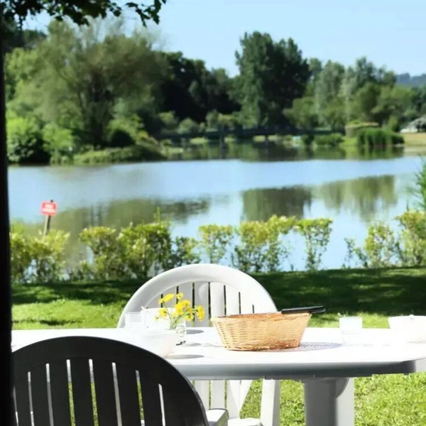 Objat Chalet Village - 3-Room Lakeside Chalet 4/6 People