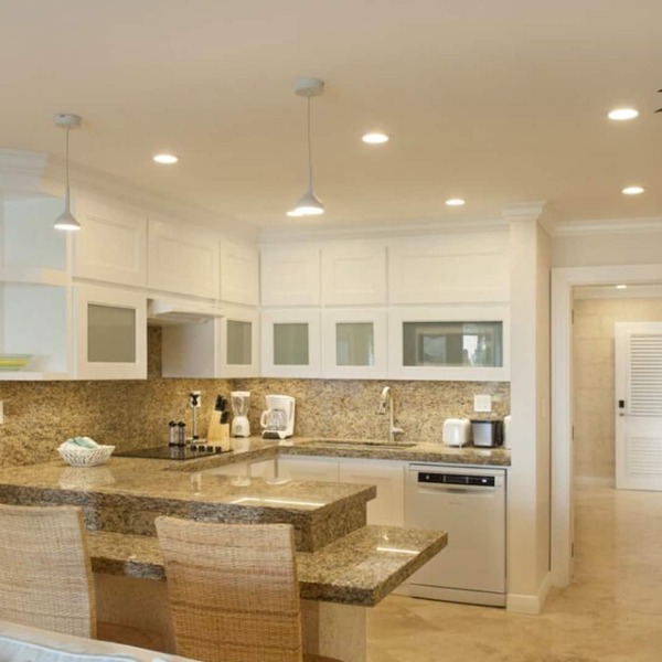 OCANFRONT 3 BDR CONDO - NEW BUILD 2020 - ACCESS TO CRANE RESORT AMENITIES