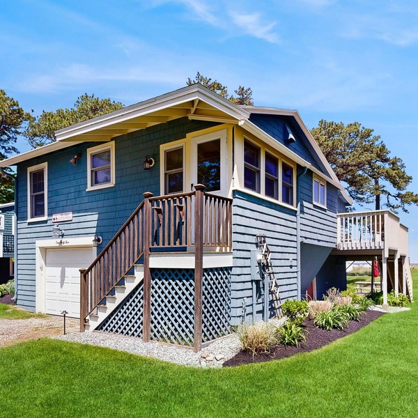 Ocean and Sunset Views: semi private sandy beach, close to dining & Route 1