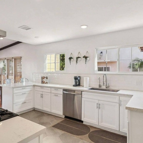 Ocean Beach Compound, Walk to Beach, Sleeps 19