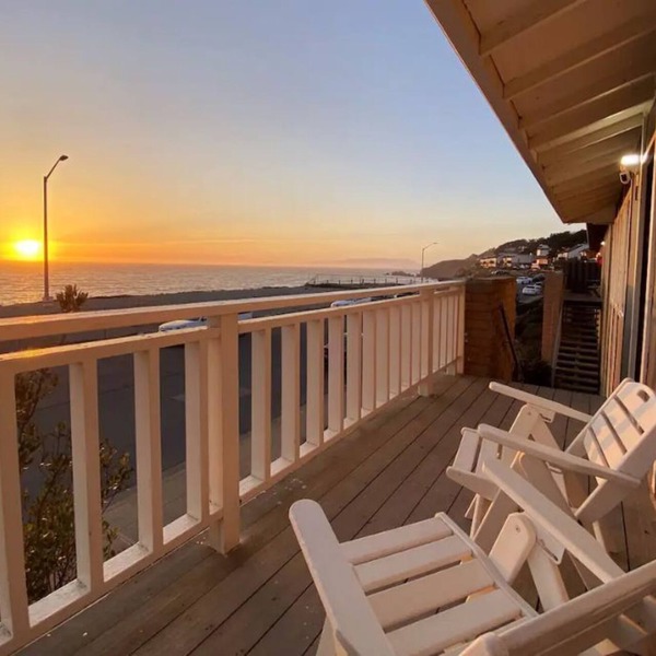 Ocean/Beach Front 🏖🌊w/Sweeping Oceanviews🌅🐳🪂