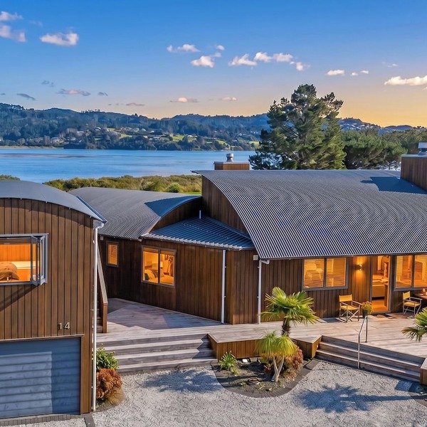 Ocean Breeze Family Haven - Pauanui Holiday Home