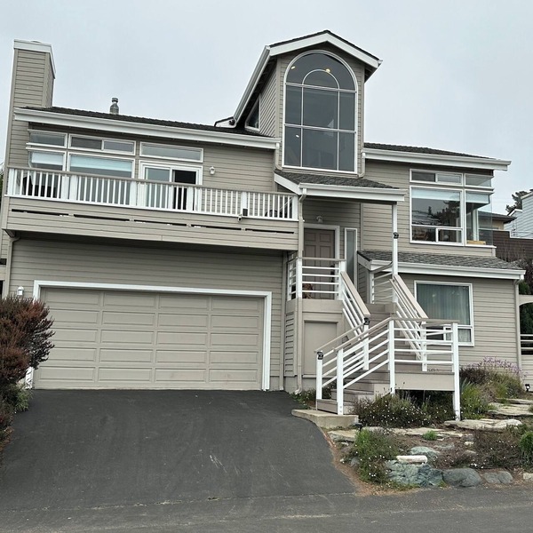 Ocean Deck View! Spacious 5-bedroom with King Suites in Beach walk Cambria!