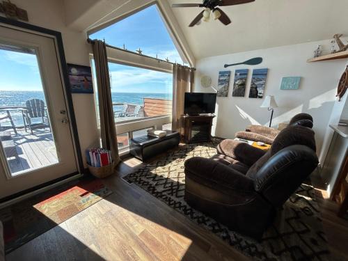 Ocean Front Cabin 14 w Jacuzzi & Gorgeous Views