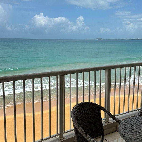 Ocean front condo, breathtaking view,3 bedrooms sleep 7