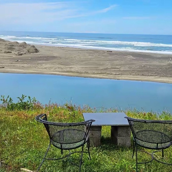Ocean Front with Private Stairway to Seaside Beach