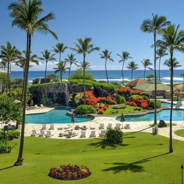 Ocean Front’s Top End Unit; Partial Ocean View in Lanai; 1 minute walk to Beach