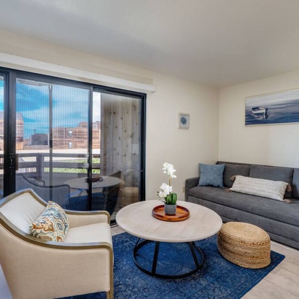 Ocean Harbor 312 - Monterey Condo - Beachfront Monterey Bay