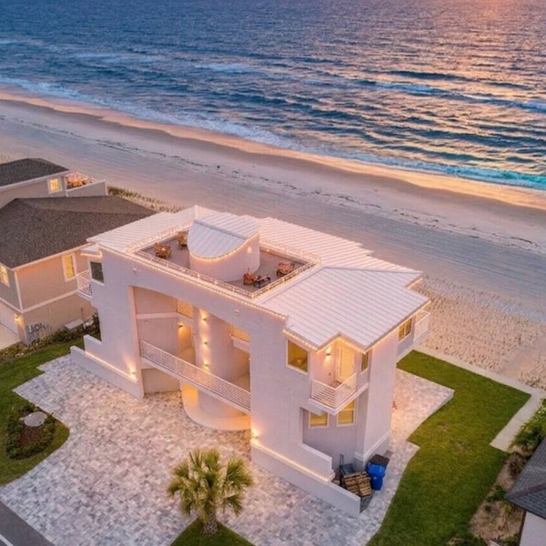 Ocean Therapy: Luxe 4-Story Beachfront w/Sky Deck and Pool Table