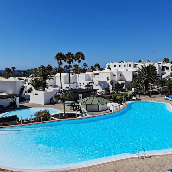 OCEAN TIDE Spacious (300 mt2) and Luxurious accommodation with pools and beach