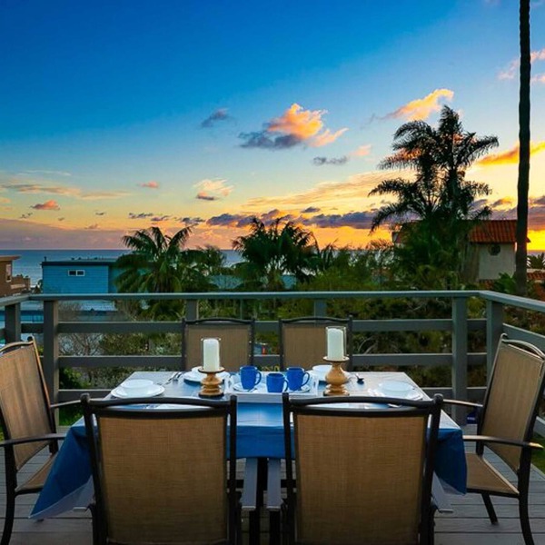 Ocean View Deck! | Walk to the Beach | King Suite