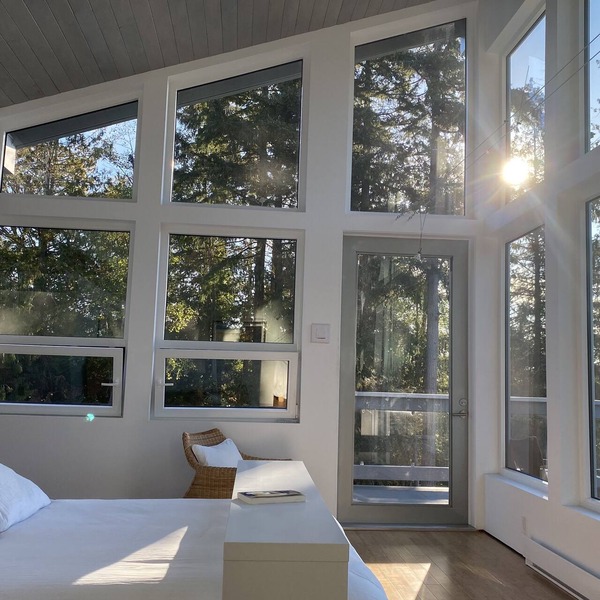 Ocean view/spa like large contempoaray suite