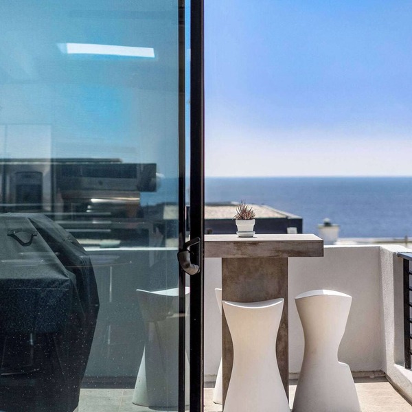 Ocean View | Steps to DT Manhattan Beach|King Beds