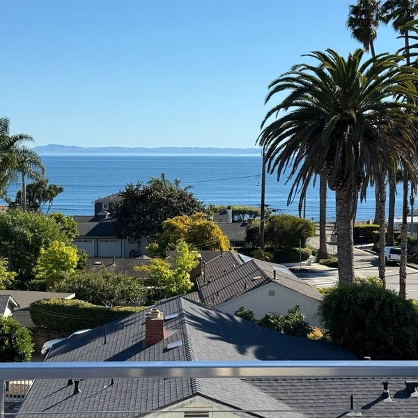 Ocean Views Galore! Fabulous Santa Barbara ocean view, private beach retreat