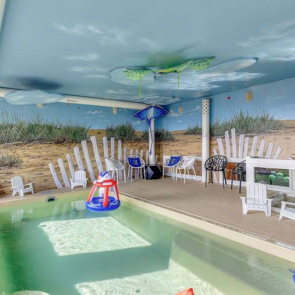 Oceanfront/11 bds/33 PPL/Indoor Pool