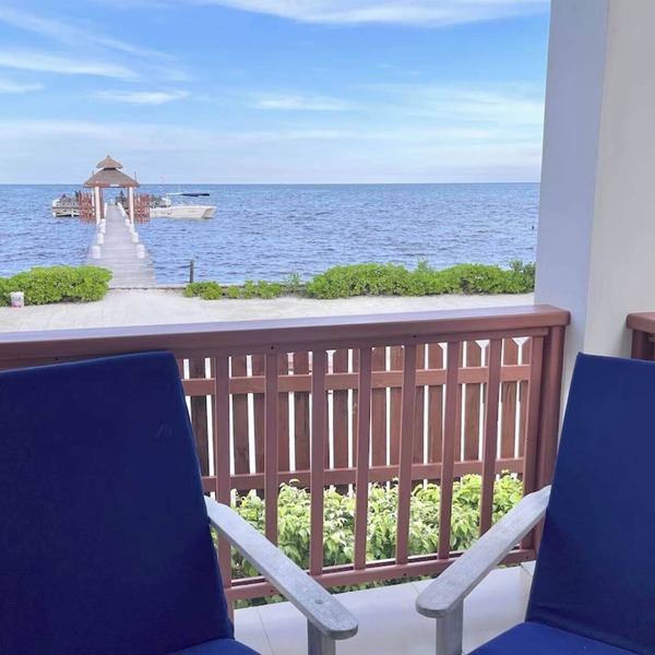 Oceanfront 2 bed/2 bath Velento#2/private dock, pool, free paddleboards
