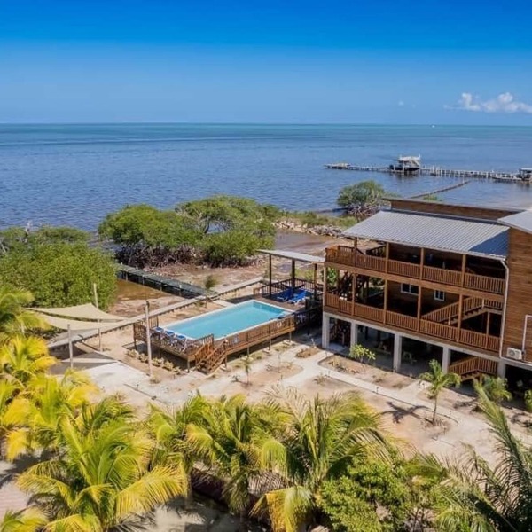 Oceanfront 3 bed/2 Bath Home w Pool - Upper Unit