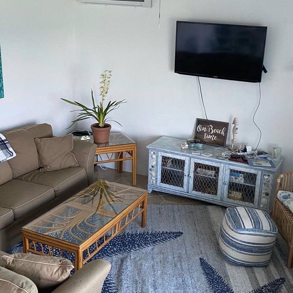 Oceanfront Apartment/Pelican Shores/2 beds, 1 bath/Walk to town/