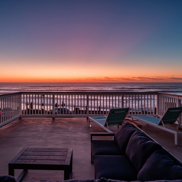 Oceanfront at Windansea Beach- AC, Private Oceanfront Deck, Parking!