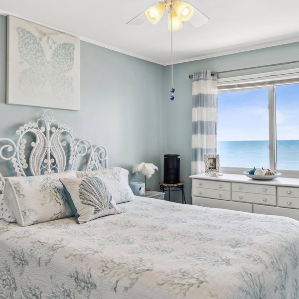 OCEANFRONT BALCONY CONDO W/POOL & HIGH-SPEED WI-FI - PERFECT FOR COUPLES