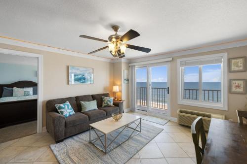 Oceanfront Beach Condo, Pool, Gym, Fishing Surfing