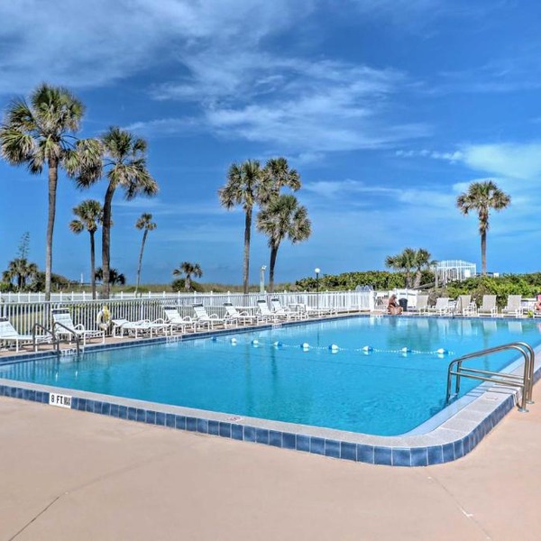 Oceanfront Cocoa Beach Condo w/View: Walk to Pier