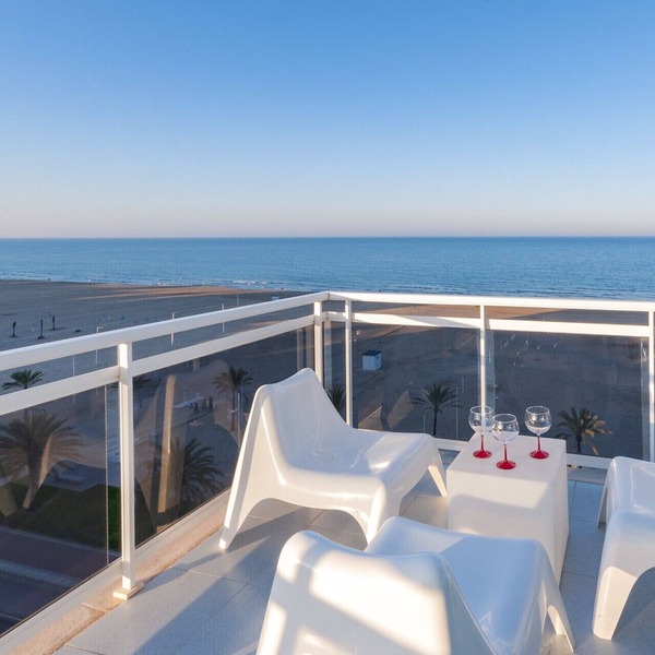 Oceanfront condo with amazing view in sunny terrace. - Only families