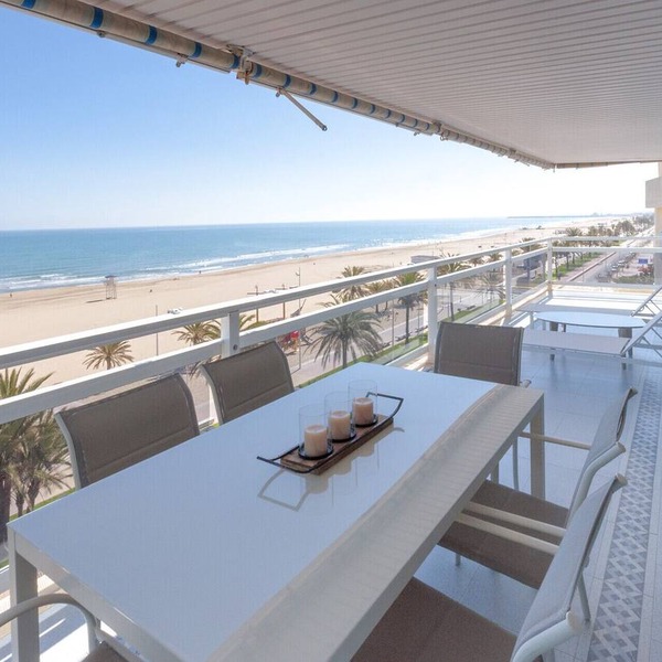 Oceanfront condos w/breathtaking views. Elegant decoration! - only families