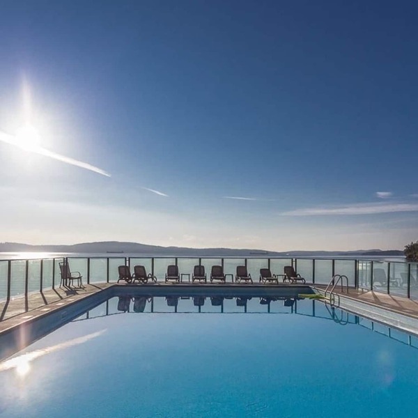 Oceanfront Condo: Your Getaway by the Sea